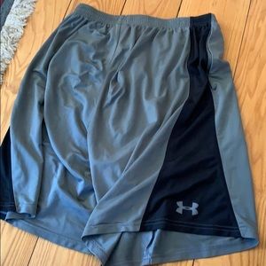 Under armor men’s medium gray and black shorts